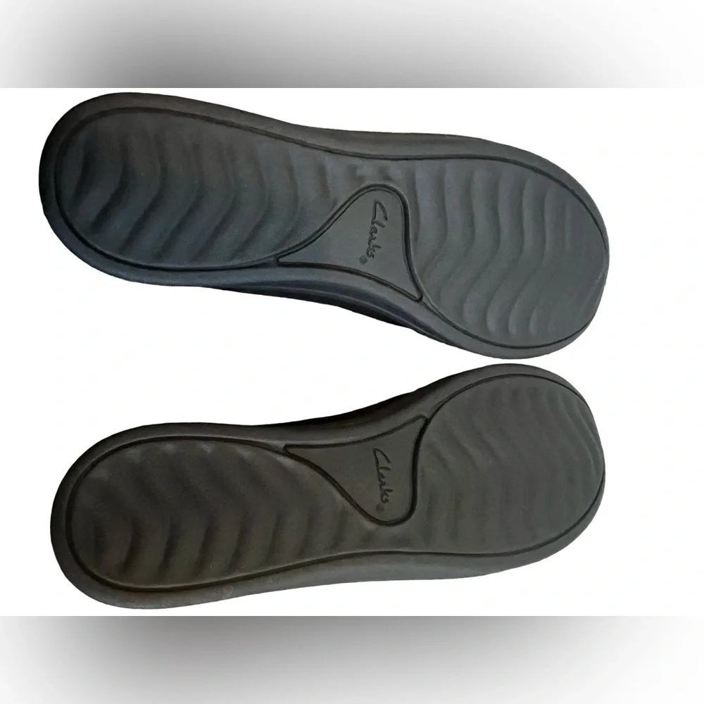 Clarks Women's Cloudsteppers Black Loafers. Size: 7M. NWOT. Great Condition.